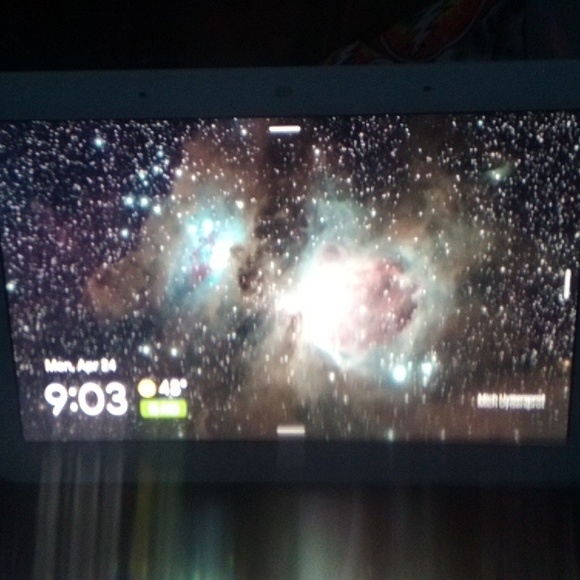 Nest Hub - Picture 2 of 4